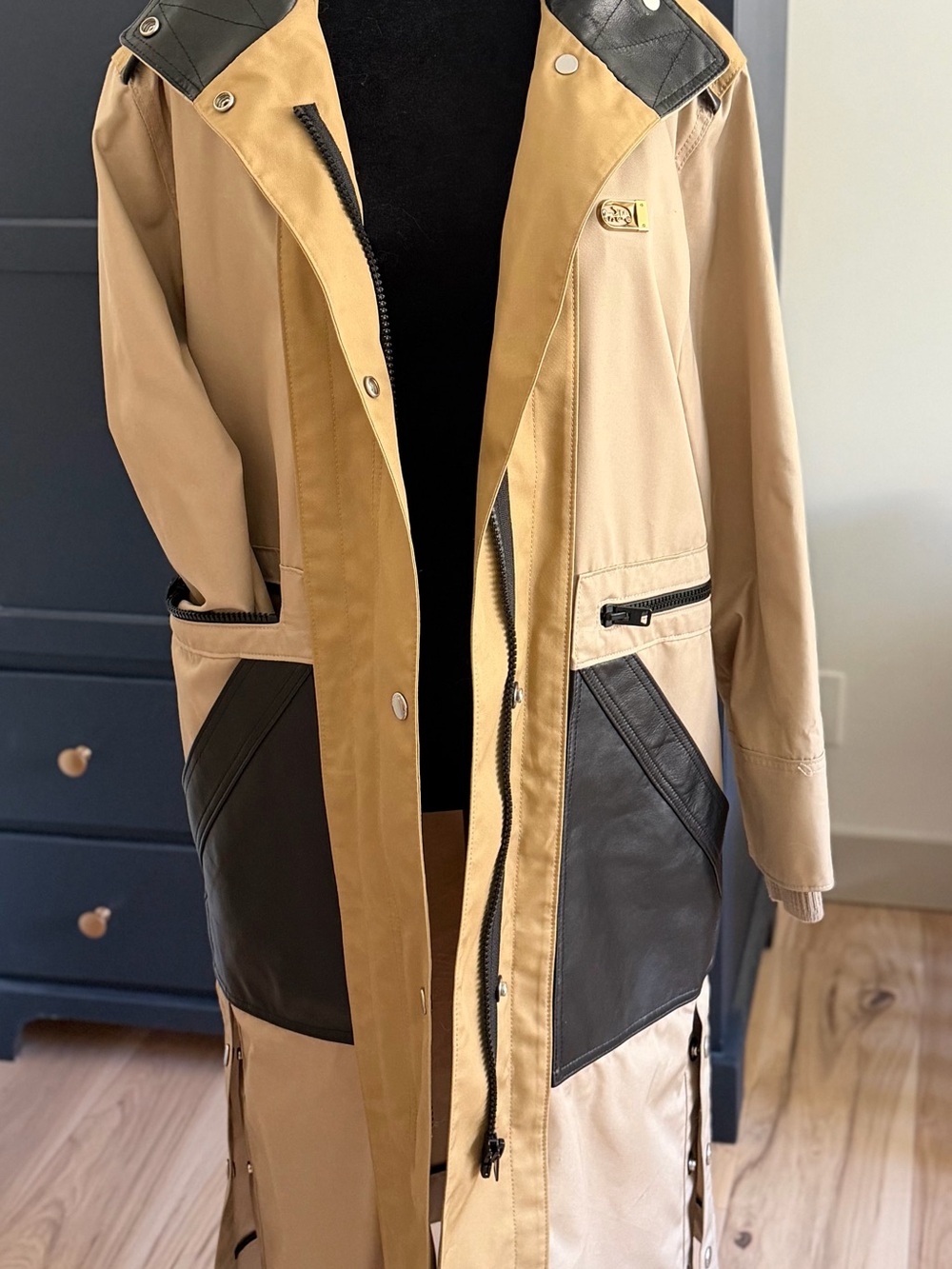 Coach Two-Tone Beige Trench Coat with Black Leather Trim – Size 6 - Picture 5 of 11